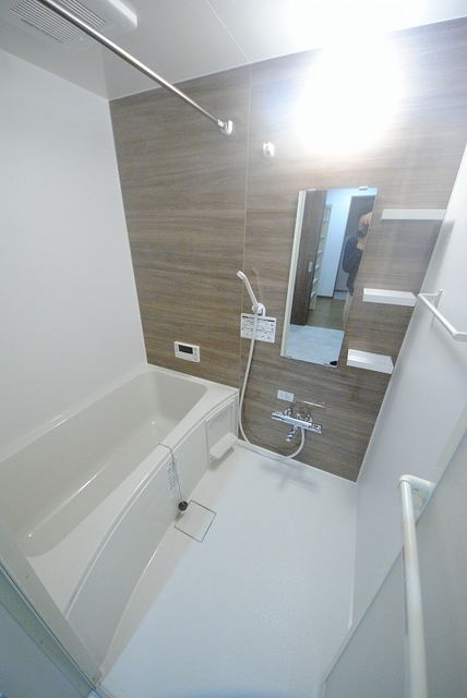 バス・シャワールーム　写真は１０３号室