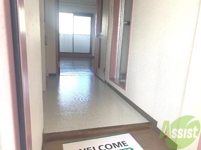 玄関　玄関から見たお部屋全体を撮ってみました。広いですね。