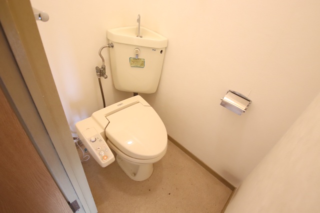 トイレ　※別室の参考写真の為、現況優先です。