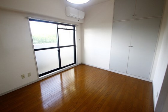 居室・リビング　※別号室のお写真です。