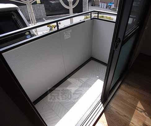 バルコニー　日当たりの良いバルコニー