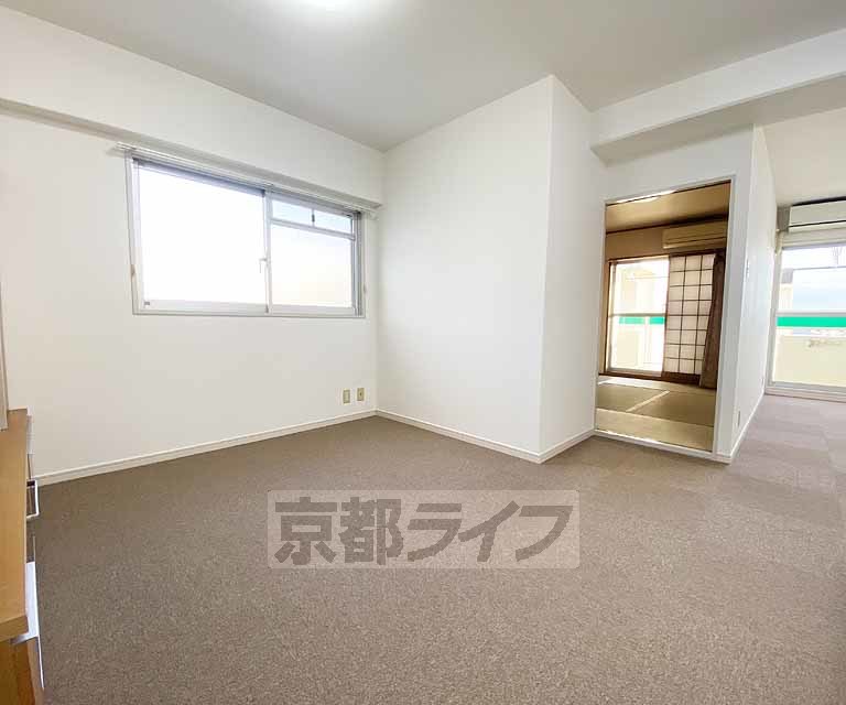 居室・リビング　落ち着いた雰囲気のお部屋です