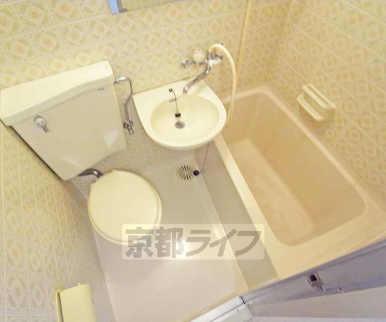 バス・シャワールーム　３点ユニットバスです。