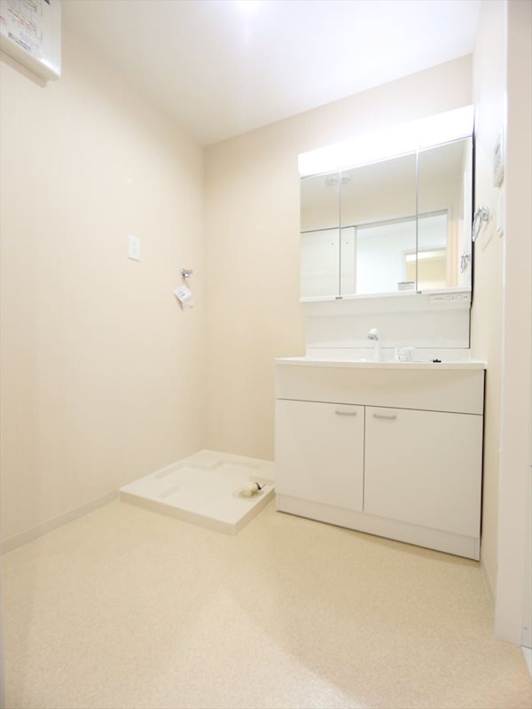 洗面設備　脱衣所　独立洗面台（シャンプードレッサー付）