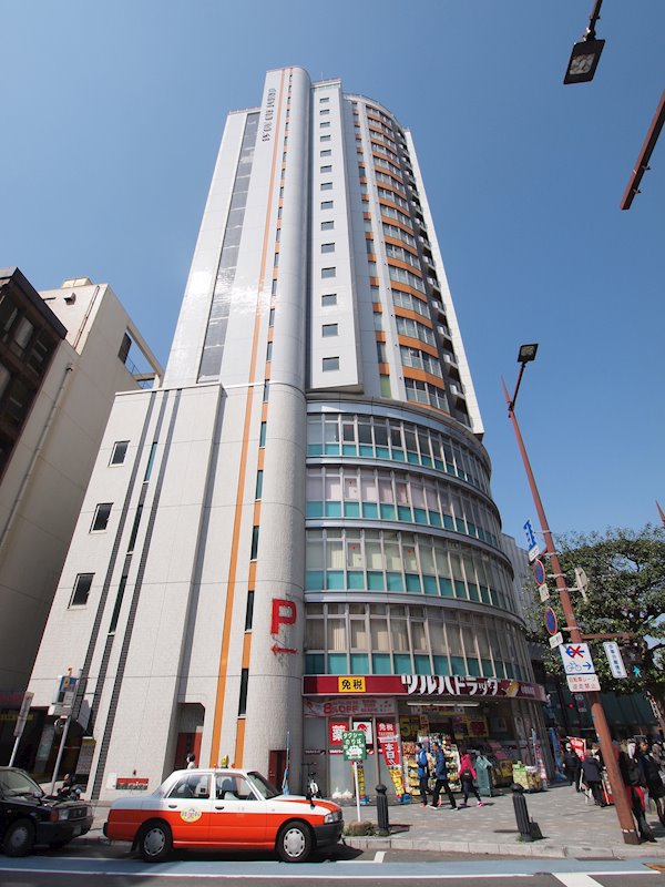 建物外観　井筒屋さん横。大通り沿いなので安心。