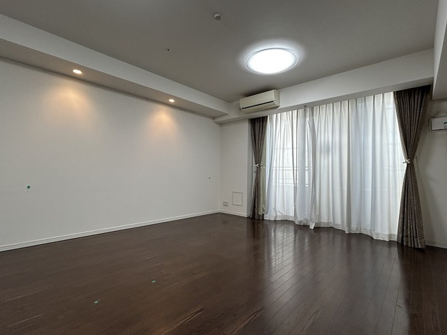 居室・リビング　居室約１３．５帖