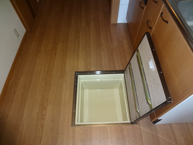 収納　床下収納