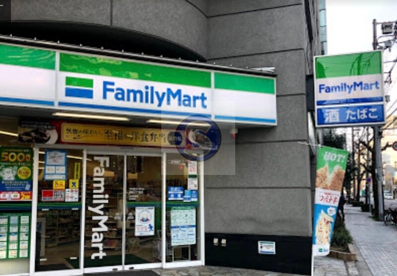 コンビニ　ファミリーマート新町三丁目店（コンビニ）まで36m