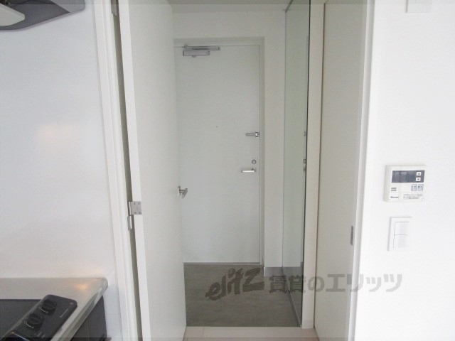 玄関　明るく十分な広さです。