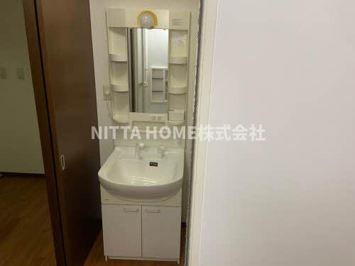 洗面設備　シャワー付き洗面台も付いています♪