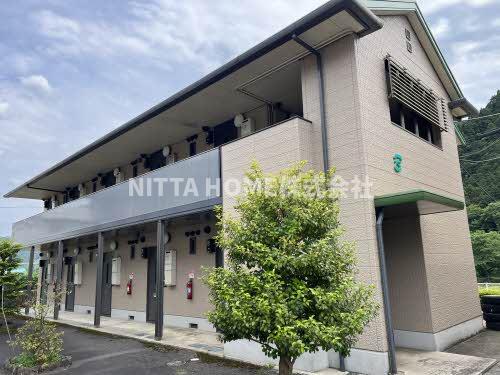 建物外観　軽量鉄骨造のアパート＊駐車場無料付きです！