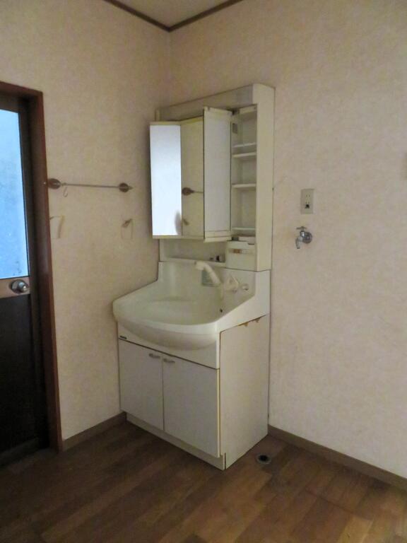 洗面設備　独立洗面台は忙しい朝の見方です。