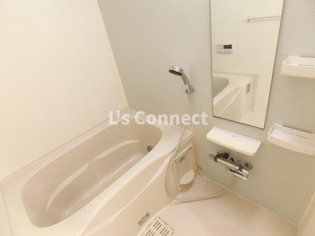 バス・シャワールーム　追焚き、浴室乾燥付きのお風呂。