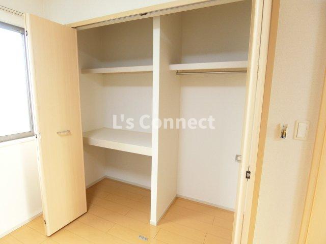 収納　クローゼットでお荷物もすっきり収納。