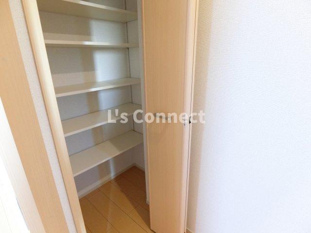 その他設備　たっぷりしまえる玄関収納。