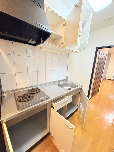 キッチン　２口ガスコンロ付の収納たっぷりなシステムキッチン！