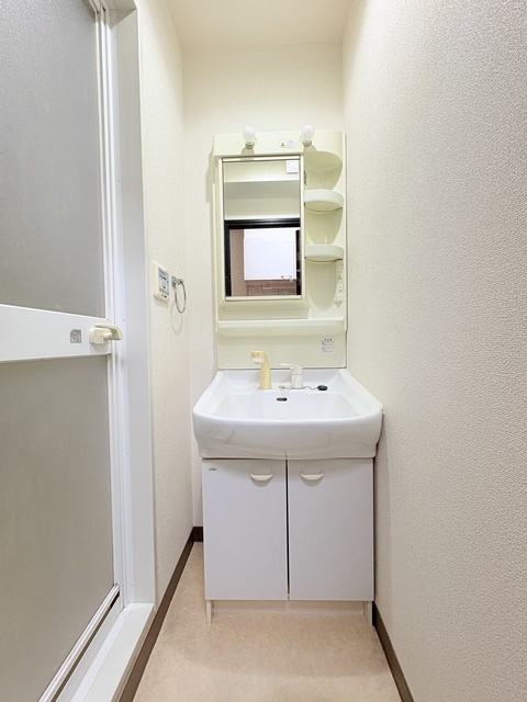 洗面設備　朝の忙しい支度もスムーズ！付いてると嬉しい独立洗面台♪