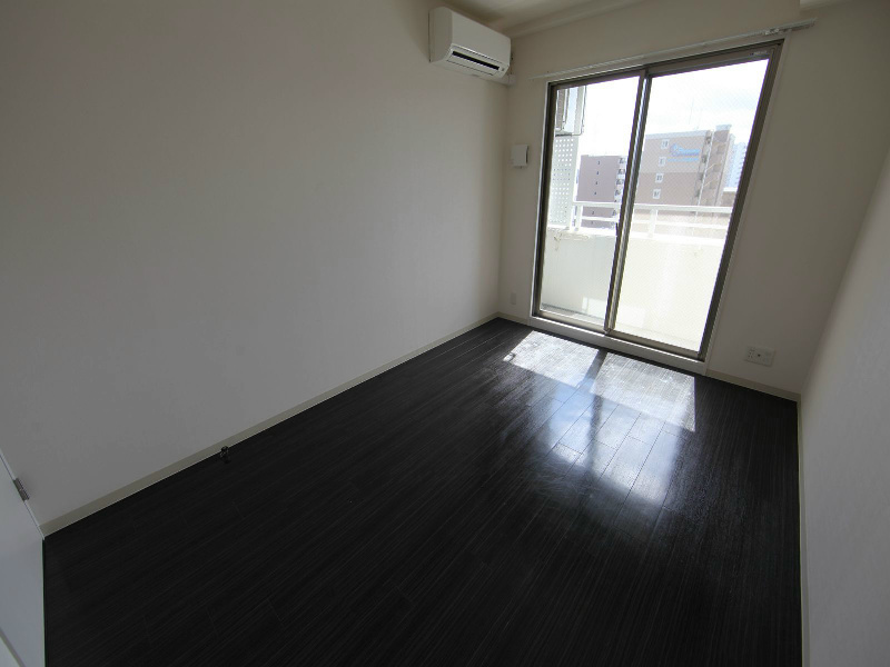 バルコニー　洋室6.83帖　エアコン完備　南面バルコニー