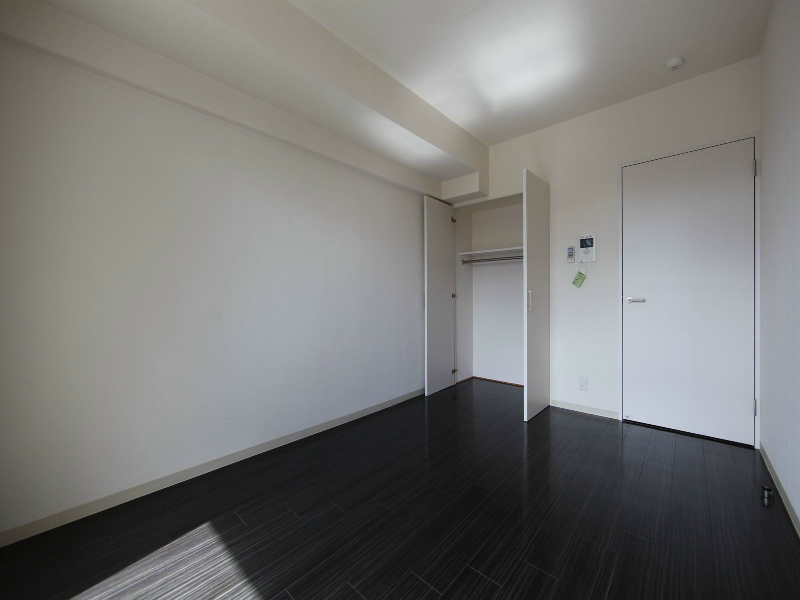 居室・リビング　洋室6.83帖　クローゼット付（収納充実してます）