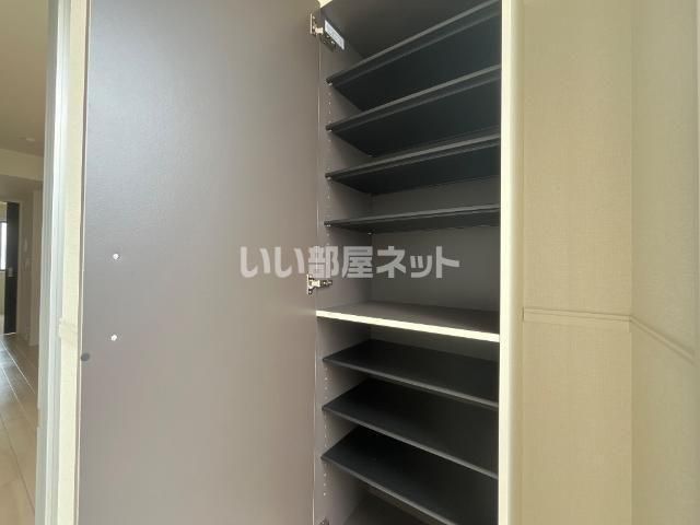 ラルーナBの玄関写真