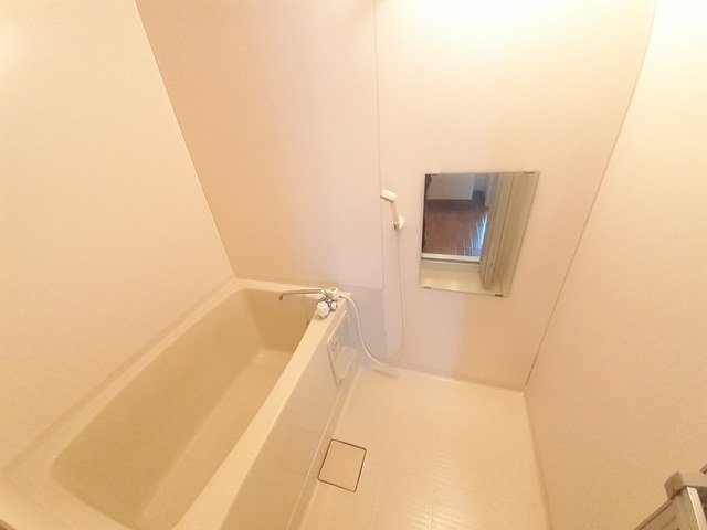 バス・シャワールーム　落ち着いた空間のお風呂です