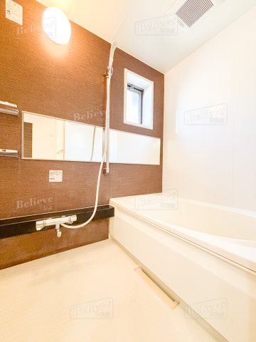 バス・シャワールーム　追い焚き機能付きのお風呂です♪