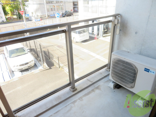 バルコニー　洗濯物がたくさん干せるバルコニーで嬉しいですね。