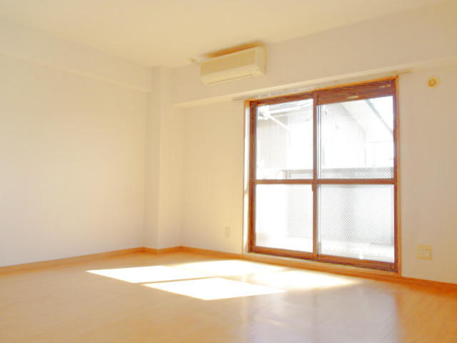 居室・リビング　南向きのワンルーム１３帖です★※同タイプ参考写真です