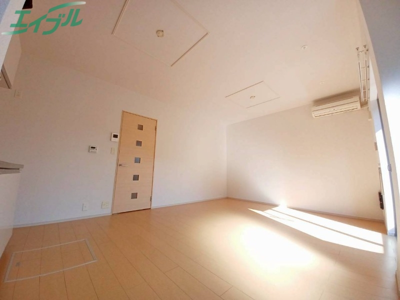 居室・リビング　同型参考写真