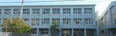 中学校　静岡市立清水第三中学校（中学校）まで819m