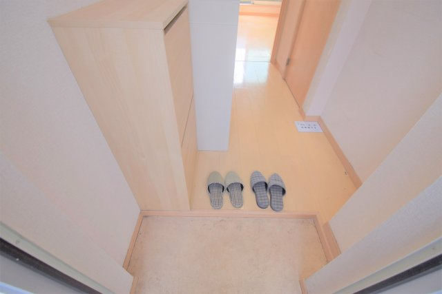 玄関　※別部屋参考画像です。