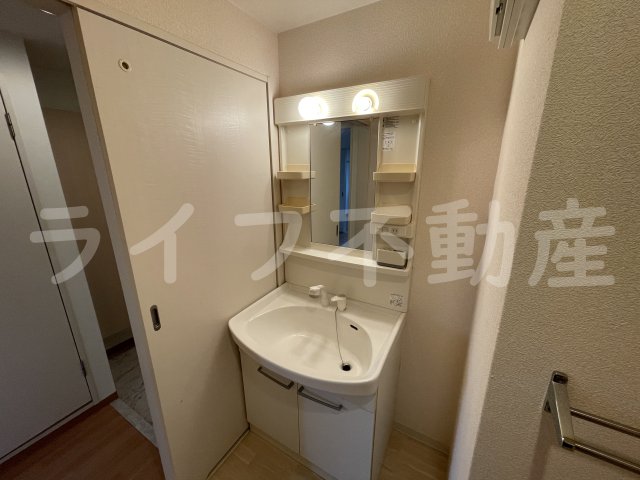 洗面設備　独立洗面台で身支度をすべて済ませてしまいましょう