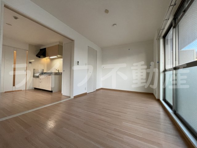 居室・リビング　個人の部屋や寝室として使える洋室です