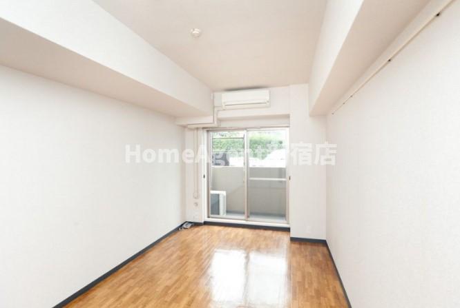 居室・リビング　同仕様写真 日勤管理人！マンション隣にはショッピングセンター