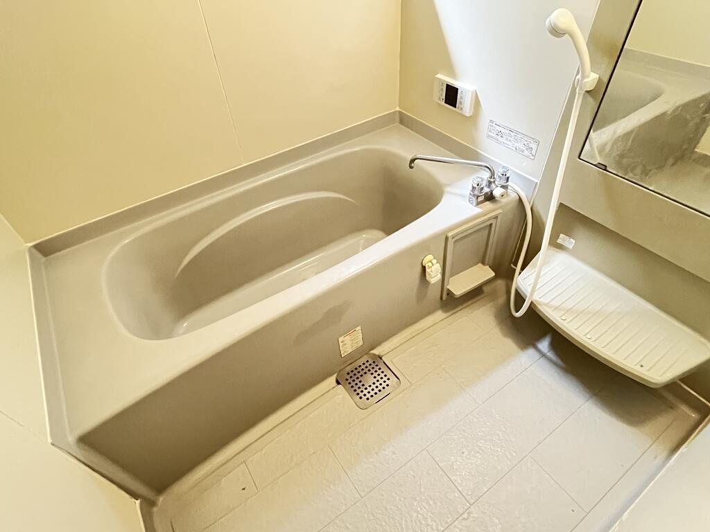 バス・シャワールーム　※写真は反転タイプです。