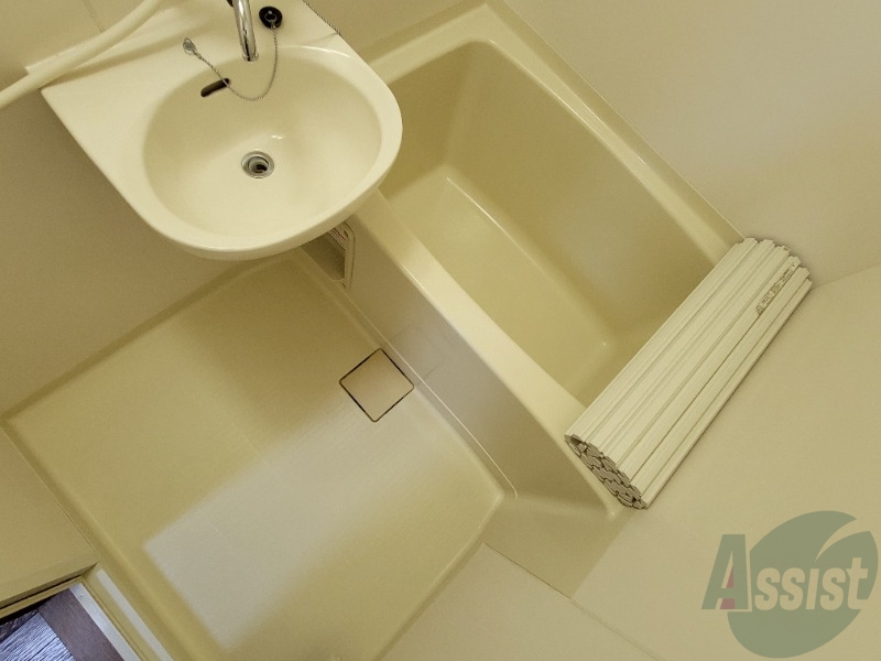 バス・シャワールーム　お風呂はゆったり入れるサイズ感が良いですね。