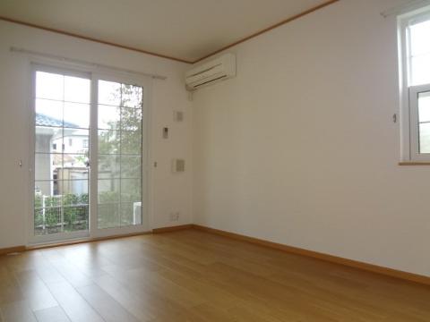 居室・リビング　室内