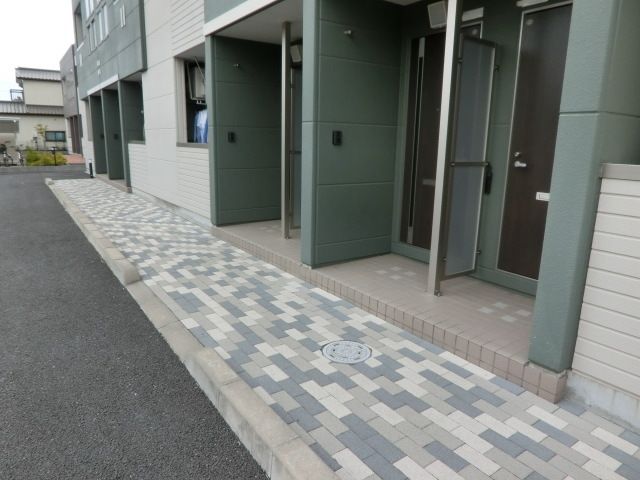 エントランス　玄関へのアプローチ