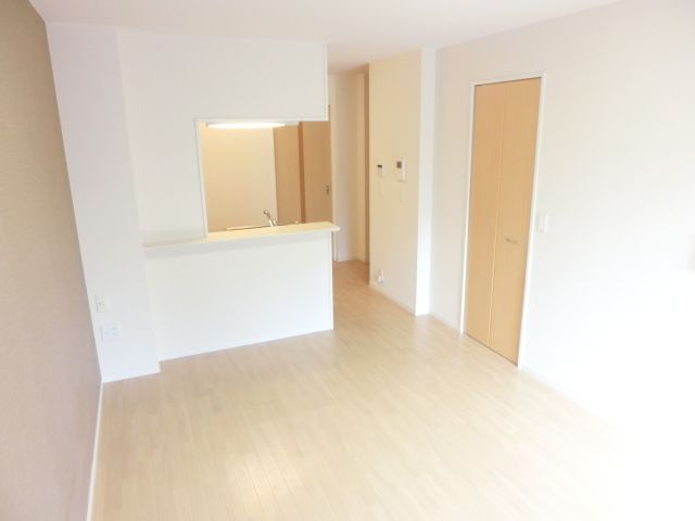 その他部屋・スペース　違う角度からのリビングです。