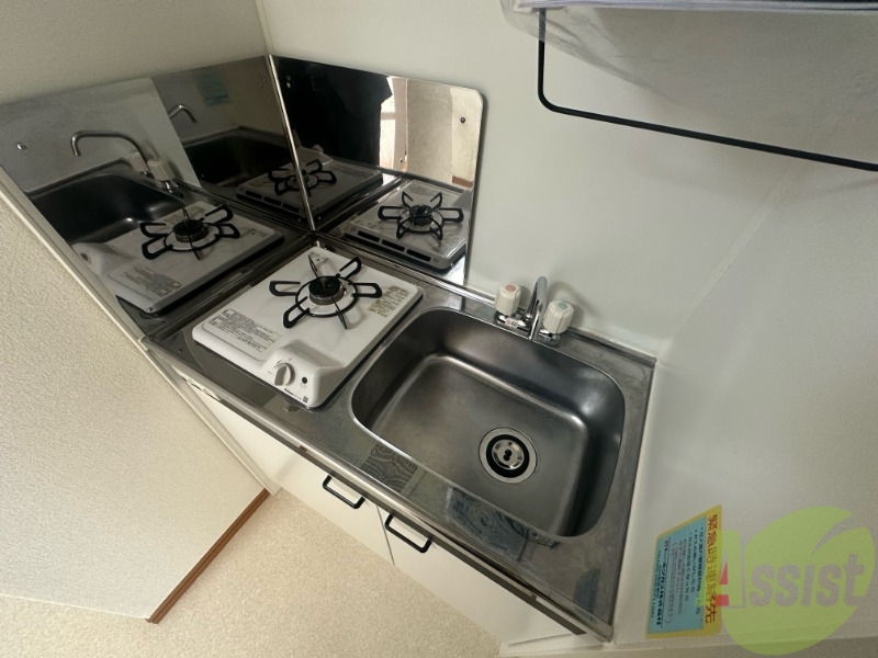 キッチン　一人暮らしには十分な大きさのキッチンですね。