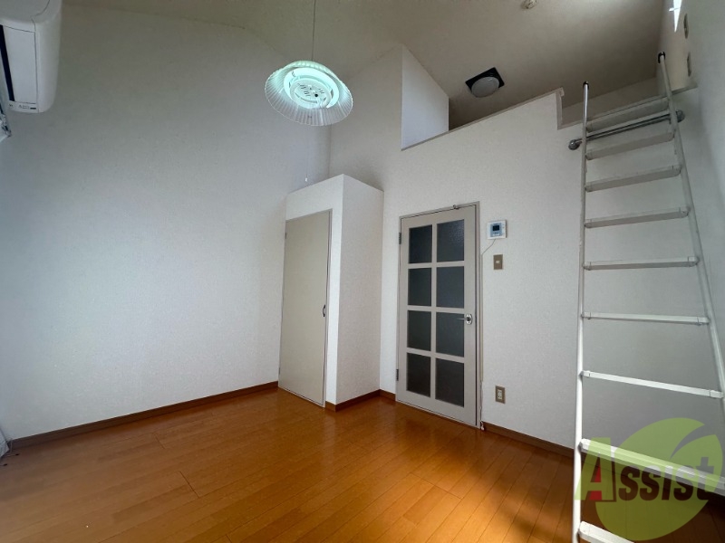 その他部屋・スペース　ベッドを置いても広々使えそうな寝室スペースですね。