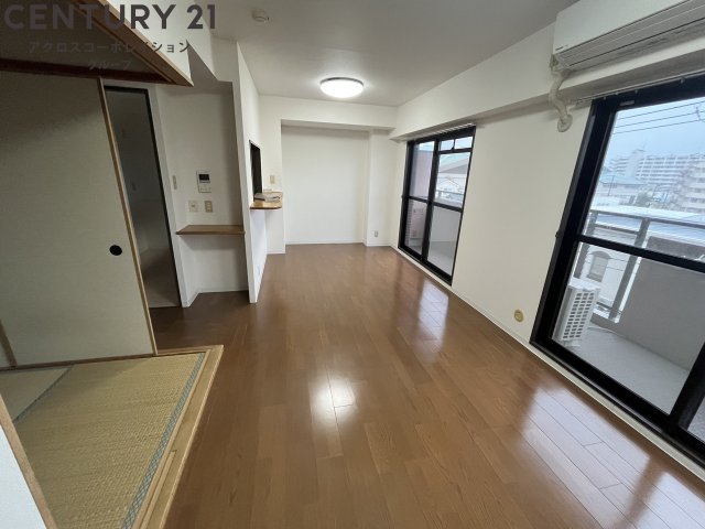 居室・リビング　南向き！エアコン付きで初期費用を抑えられます！