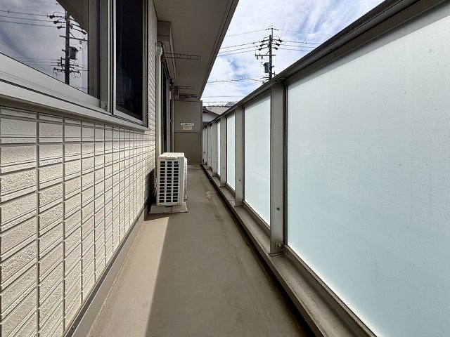 バルコニー　掲載写真は同型モデルを掲載しており実際のお部屋と仕様等が異な