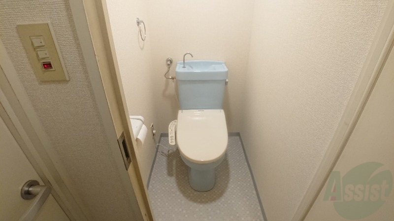トイレ　こちらはトイレです。清潔感があり、安心して使用できます。