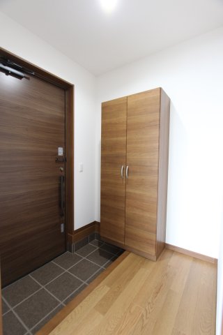 玄関　参考写真です。現況優先。