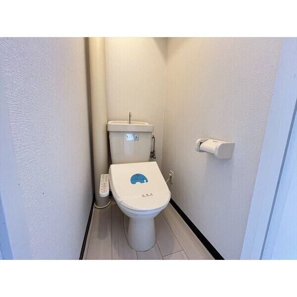 トイレ　※写真は別号室です。