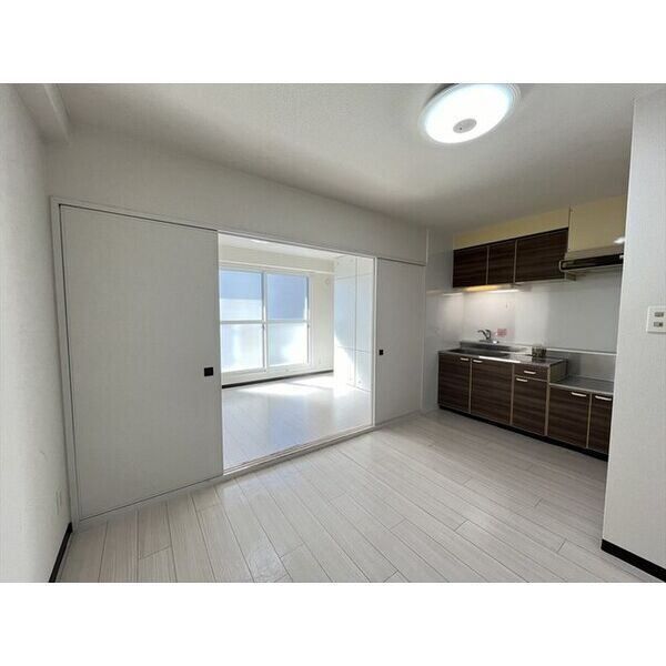 居室・リビング　※写真は別号室です。