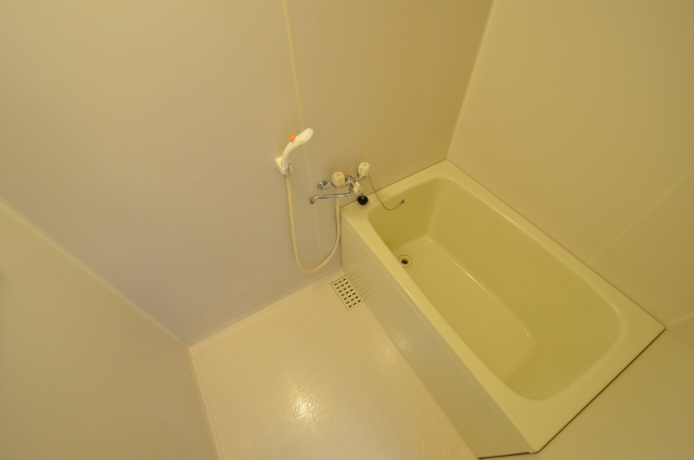 バス・シャワールーム　シンプルで清潔感のある浴室です♪