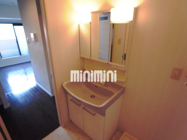 洗面設備　収納がある独立洗面台