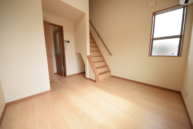 居室・リビング　～２面採光で明るい室内～